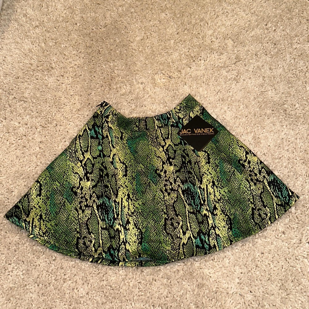 •NWT• Jac Vanek Green Snakeskin Skirt